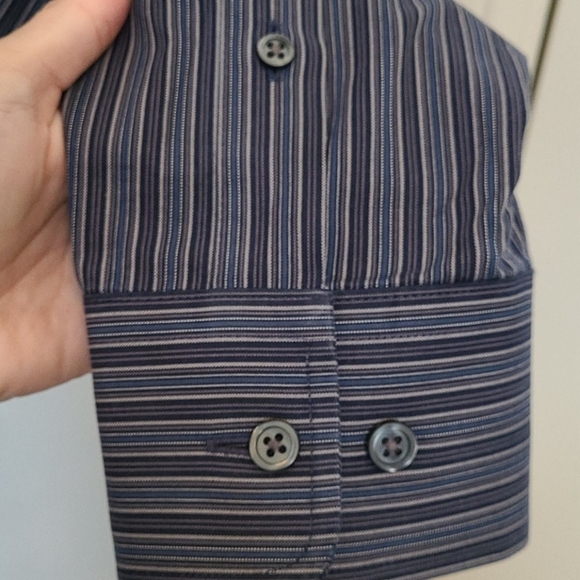 Eddie Bauer Relaxed Fit Wrinkle Resistant Blue Stripe Shirt - Picture 5 of 6